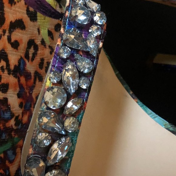 NEW. NO BOX.  GUESS CATERINA. Multicolor Rhinestone Sandals. - Picture 8 of 16